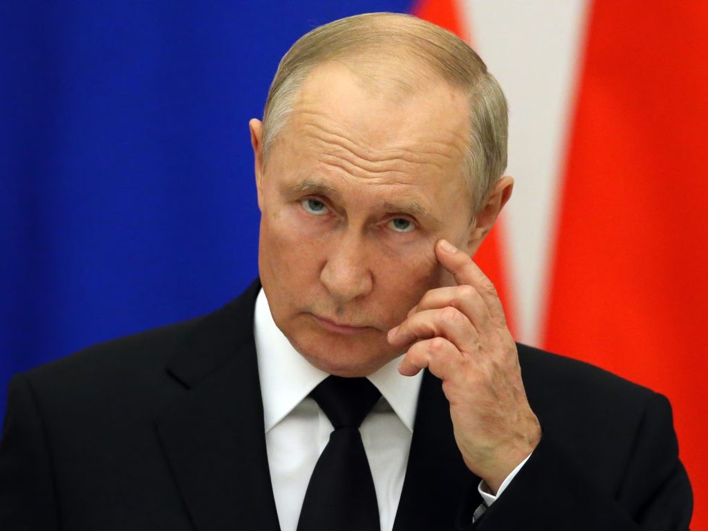 Emiten orden de arresto contra el presidente ruso Vladimir Putin por crímenes de guerra